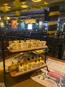 THE STREET RESTAURANT & CAFE