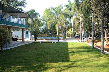 Farm House Stay with Swimming Pool and Greenery