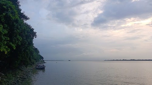 Nainan river side
