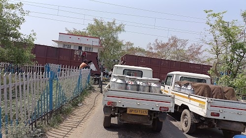 Railway fatak