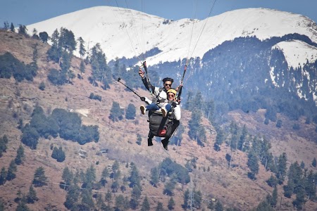 Ultimate HImalayan Outdoors - Paragliding in Dhobi -