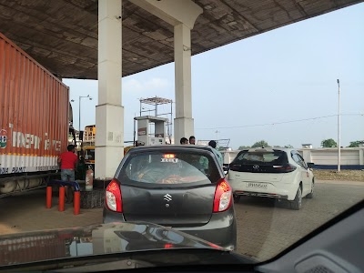 Petrol Pump, Hinduari