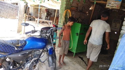 Raza Khawaja Hindustan Garage (Ehrar Garage)