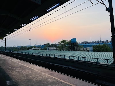 Seelampur metro parking