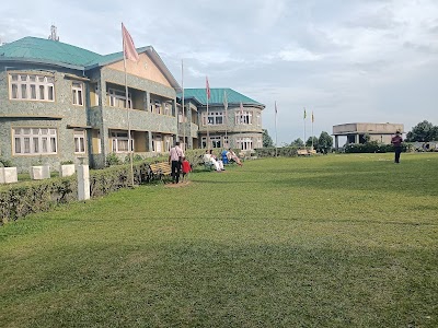 Delo Tourist Lodge