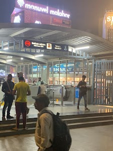 INA Market Metro station gate 2