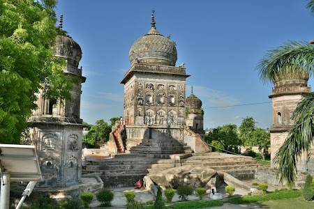 Mendhak Mandir Sadak
