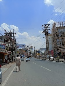 Mahatma Gandhi Main Road