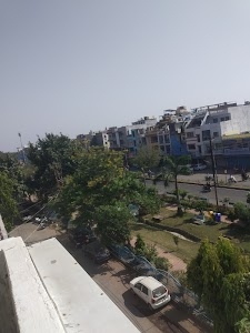 80 Feet Road
