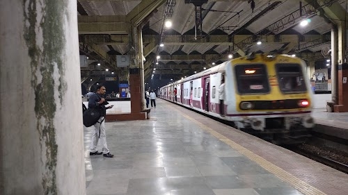 Sanpada Station Road