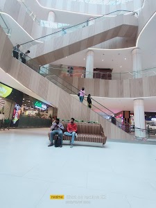 Forum Mall Road