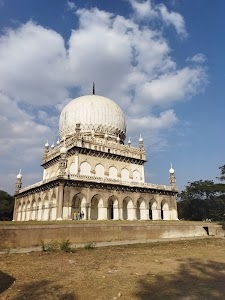 Seven Tombs Road