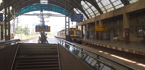 Kopar Khairane Station Road